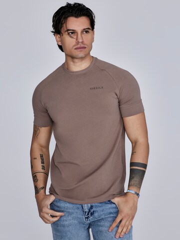 T-Shirt 'Tech' SikSilk en marron : devant