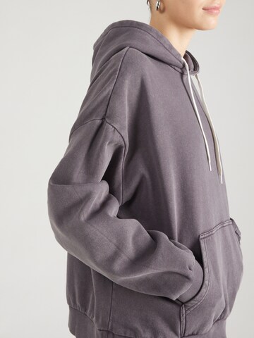 Monki Sweatshirt i grå