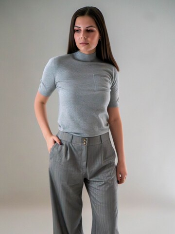WEARABLE STORIES Sweater 'Lone' in Grey