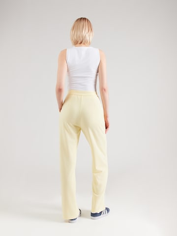ABOUT YOU Bő szár Élére vasalt nadrágok 'Maribelle' - sárga