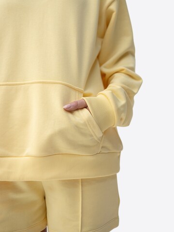 TATES Sweatshirt in Gelb