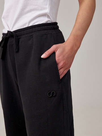 SNOCKS Regular Hose in Schwarz