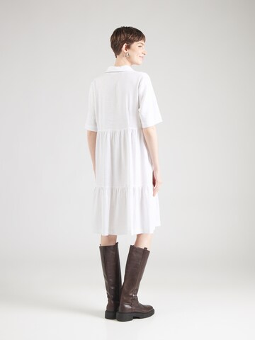 Robe-chemise 'YNGVA' NÜMPH en blanc