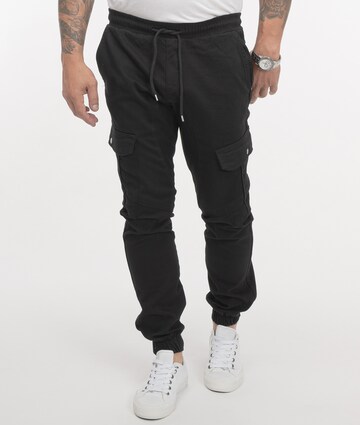 Rock Creek Tapered Cargo Pants in Black: front