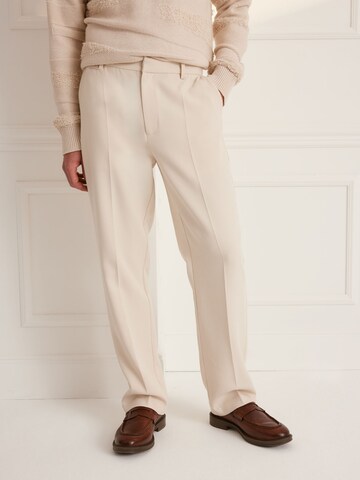 Regular Pantalon à plis 'Julius ' Guido Maria Kretschmer Men en beige : devant