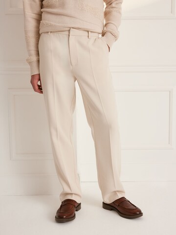 Guido Maria Kretschmer Men Regular Pleated Pants 'Julius ' in Beige: front