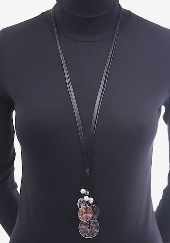 J. Jayz Necklace in Black: front