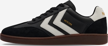 Baskets basses Hummel en noir : devant