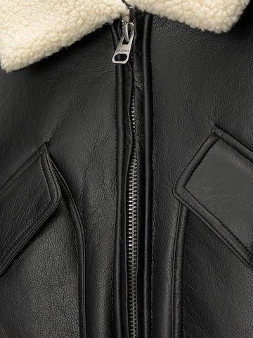 Pull&Bear Jacke in Schwarz