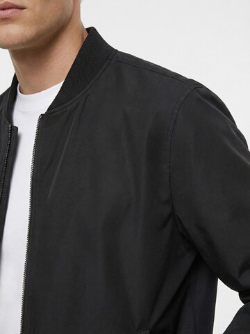 Everly Φθινοπωρινό και ανοιξιάτικο μπουφάν σε μαύρο