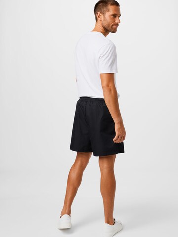NU-IN Loosefit Shorts in Schwarz
