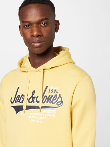 JACK & JONES Sweatshirt in Gelb