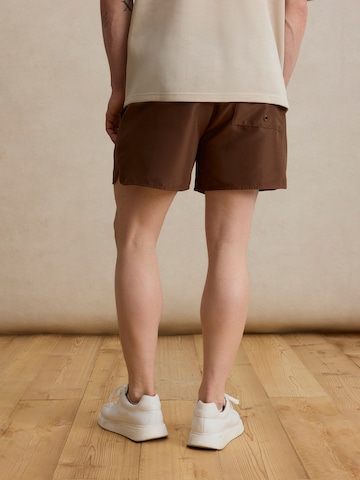 DAN FOX APPAREL Zwemshorts 'Faris' in Bruin