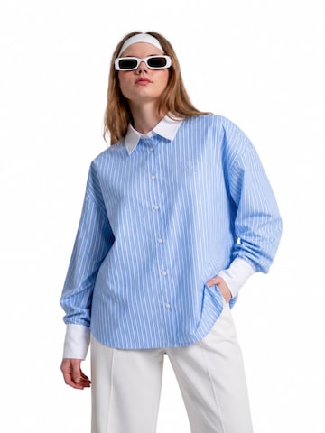 HOLLY LOLLY Bluse in Blau