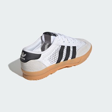 Baskets basses ADIDAS ORIGINALS en blanc