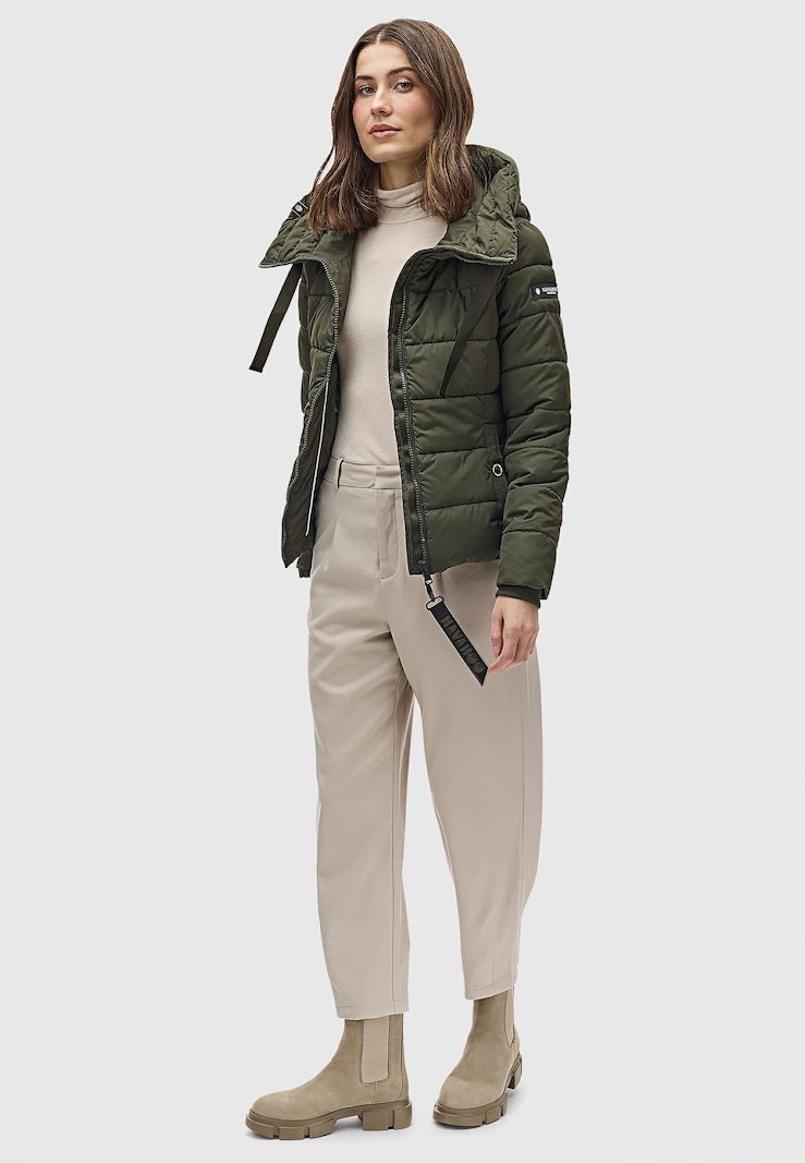 Puffer jacket with olive cargo pants winter look