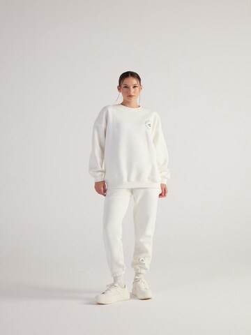 HOLLY LOLLY Sweatshirt in Beige