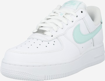 Baskets basses 'Air Force 1 07 Flyease' Nike Sportswear en blanc : devant