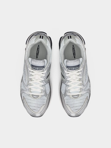 Sneaker bassa 'PROGRID TRIUMPH 4' di saucony in bianco