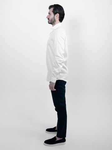 Vercate - Slim Fit Camisa clássica 'No. 2' em branco