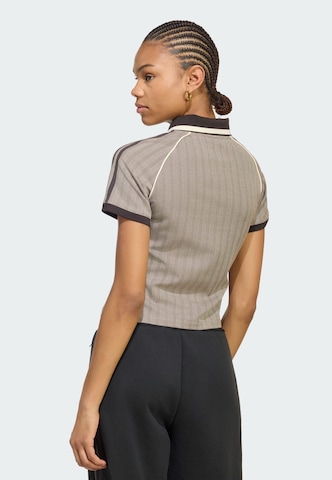 ADIDAS ORIGINALS - Camiseta en marrón