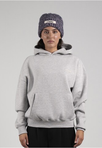 Sweat-shirt 'Après Ski' Prohibited en gris : devant