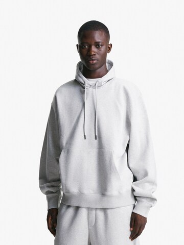 Bershka Sweatshirt in Grey: front