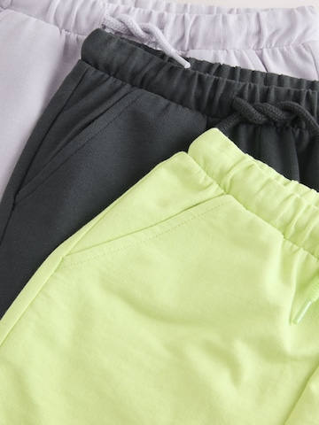 Next Regular Shorts in Grau