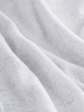 Pijama de la Next pe gri