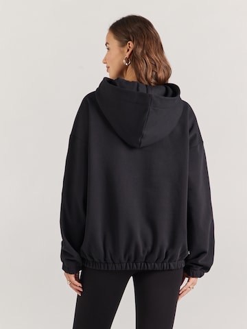 Tatiana Zidekova - Sudadera en negro