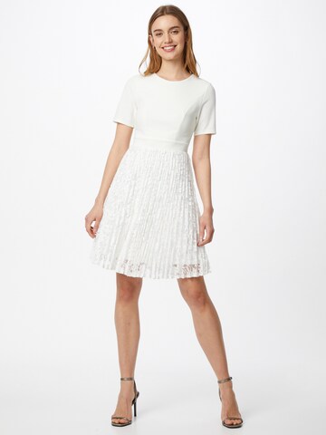 Robe de cocktail Skirt & Stiletto en blanc : devant