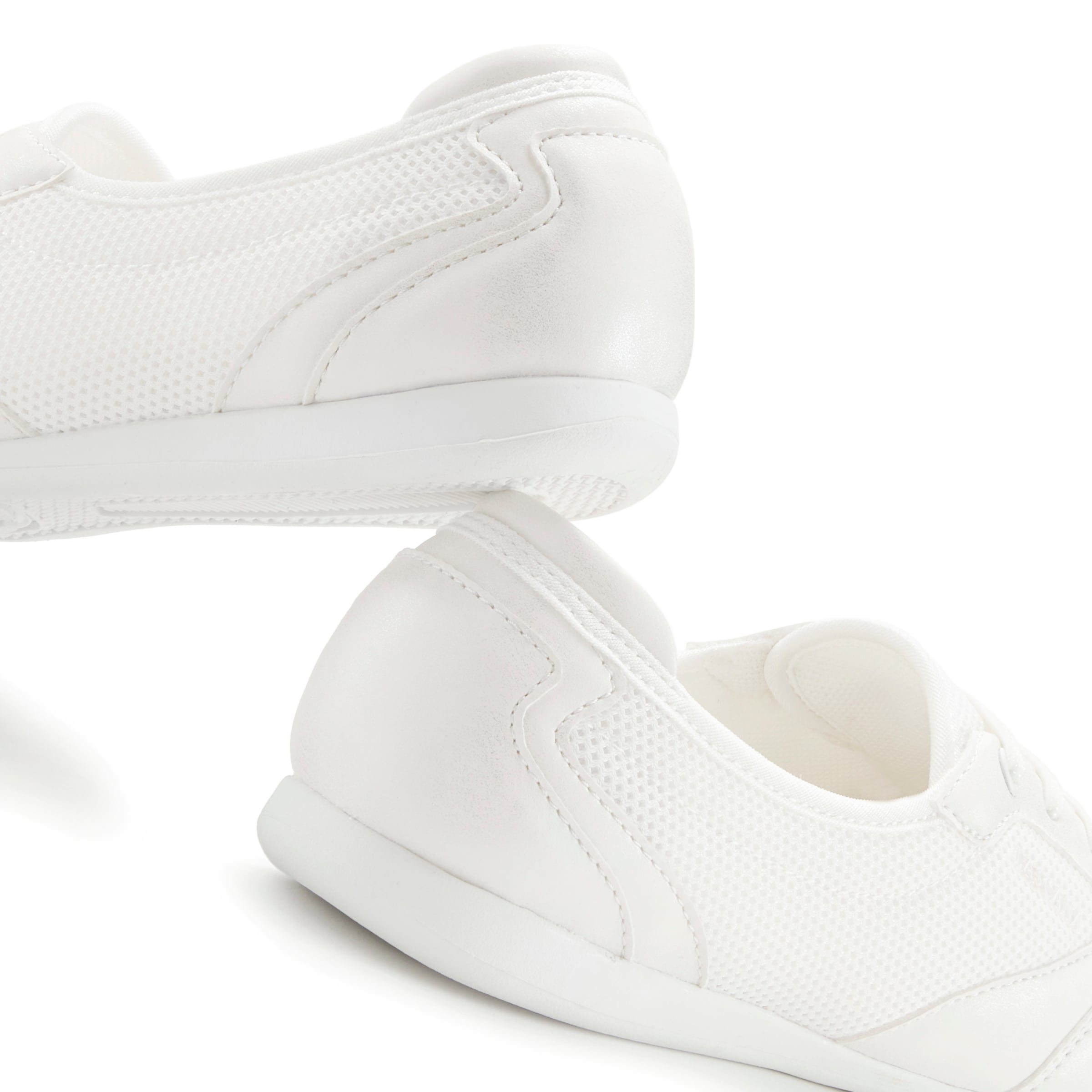 Baskets basses LASCANA en blanc