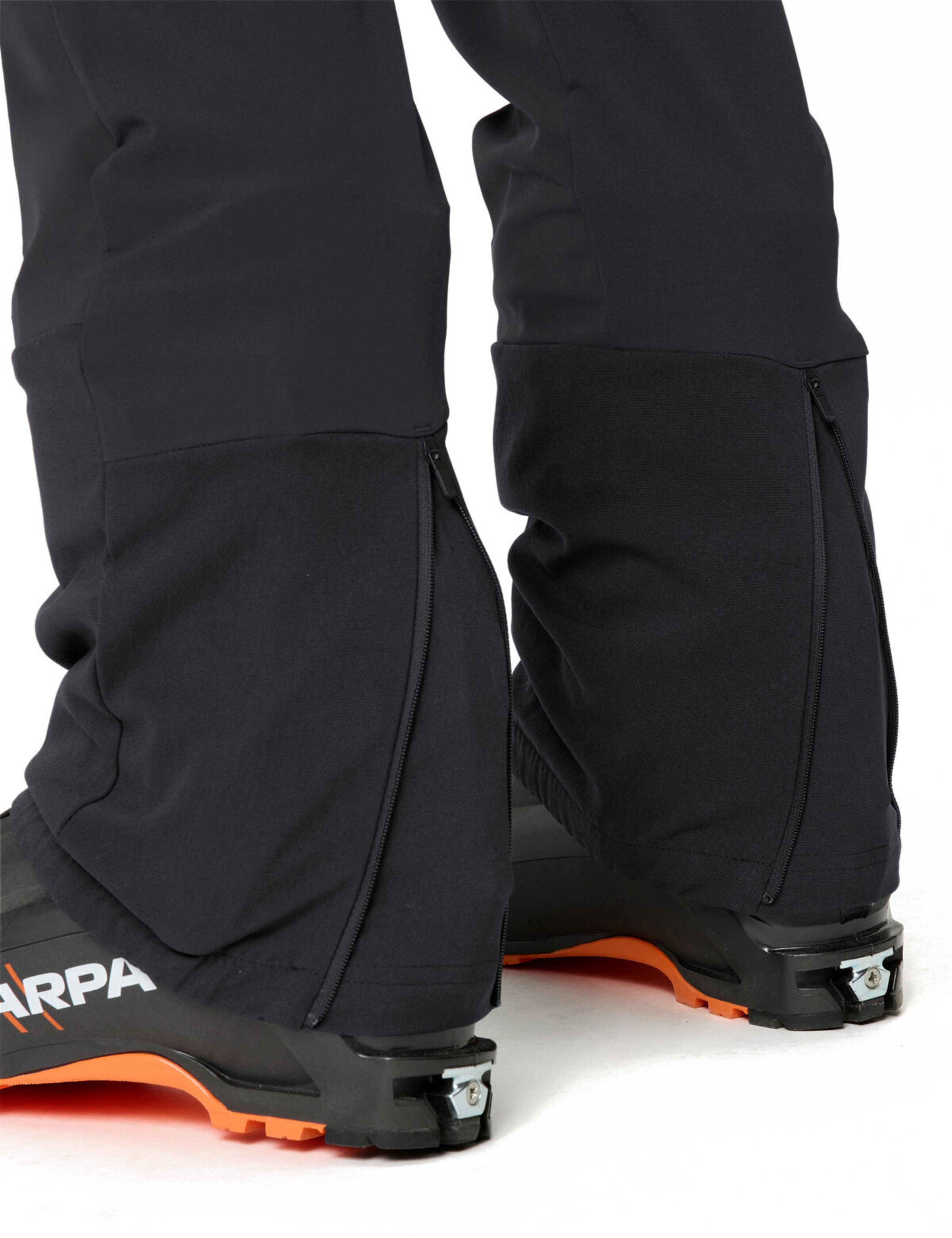 VAUDE Regular Outdoor trousers 'Larice V' in Black