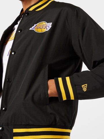 NEW ERA Between-season jacket in Black