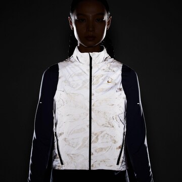 NIKE Sportweste 'Swift' in Grau