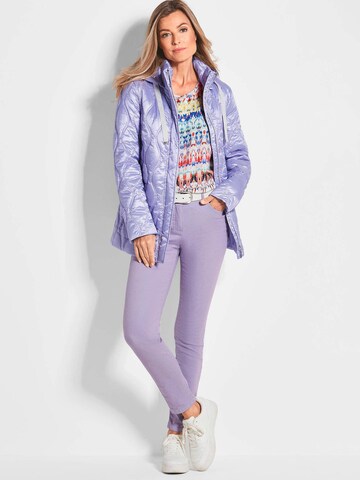 Goldner Steppjacke in Lila: Vorderseite