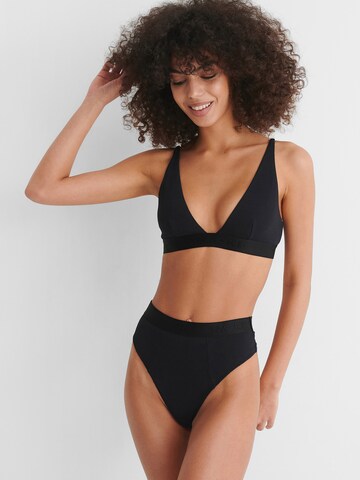 hunkemöller x NA-KD String 'Casia' in Schwarz