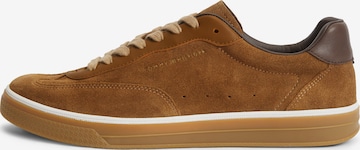 TOMMY HILFIGER Sneaker in Braun: Vorderseite
