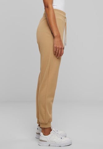 Tapered Pantaloni di Urban Classics in beige