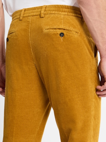 Finshley & Harding London Regular Pleat-front trousers ' Nick ' in Gold