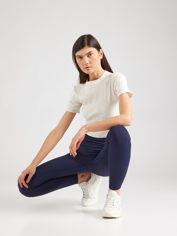 Fabletics Skinny Λειτουργικό μπλουζάκι σε μπεζ