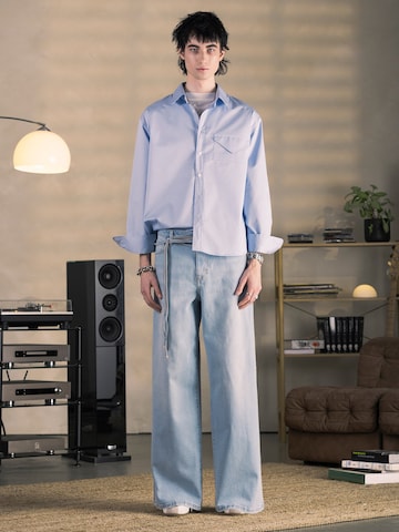 ENRAGE - Ajuste confortable Camisa 'LETTER' en azul