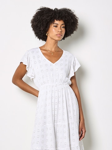 Robe ' ' Apricot en blanc