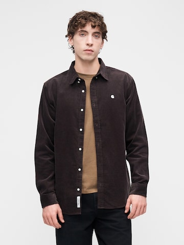 Carhartt WIP Tavaline suurus Triiksärk 'Madison', värv pruun