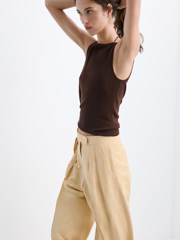 Top in maglia 'SUENYO' di MANGO in marrone