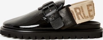 CESARE GASPARI Classic Flats in Black: front