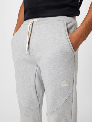 ADIDAS SPORTSWEAR Tapered Sporthose in Grau