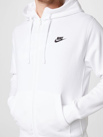 Nike Sportswear Regular fit Tréning dzseki 'Club Fleece' - fehér