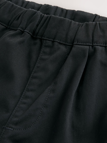 Tapered Pantaloni de la Next pe negru