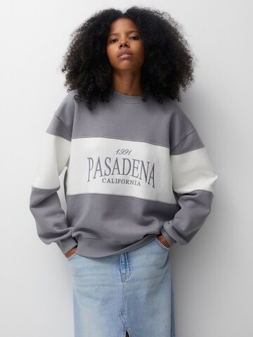 Pull&Bear Sweatshirt in Grau: predná strana